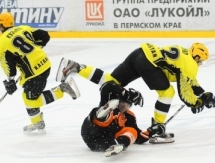 Видеообзор матча плей-офф ВХЛ «Молот-Прикамье» — «Сарыарка» 2:4