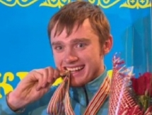 Видеосюжет со встречи победителя Чемпионата Мира по конькобежному спорту Дениса Кузина