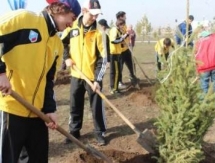 Хоккеисты карагандинской «Сарыарки» приняли участие в субботнике