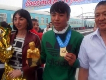 Чемпиону Азии среди юниоров по боксу Сабыржану Абилову вручили именную премию