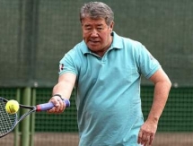 Аким Алматы обыграл бизнесмена в теннис