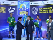 Фоторепортаж с боя чемпионата Мира Биржан Жакипов — Мохаммед Флисси