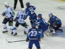 Видео шайб в матче КХЛ «Динамо» Мн — «Барыс» 2:5