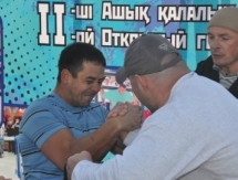 В Актау прошел второй городской турнир по армрестлингу