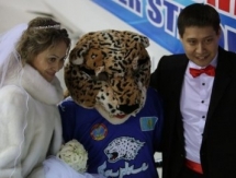 Свадьба на матче «Барыс» — «Ак Барс»