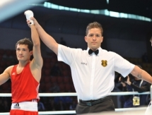 Биржан Жакипов уверенно побеждает в стартовом бою