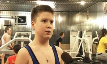 Казахстанский спортсмен в 12 лет стал чемпионом Мира по пауэрлифтингу