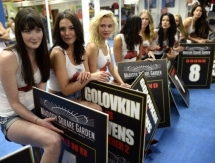 Фото с кастинга на право работать Ring Girl на бое Головкин — Стивенс