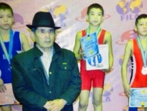 Чемпионат РК по вольной борьбе среди младших юношей прошел в Туркестане