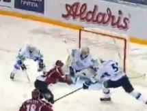 Видеообзор матча КХЛ «Динамо» Рига — «Барыс» — 3:2 Б