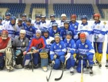 В Алматы прошел товарищеский матч по бенди между ветеранами памяти Казбека Байбулова