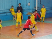 Сотрудники правоохранительных органов Актау состязаются в турнире по мини-футболу