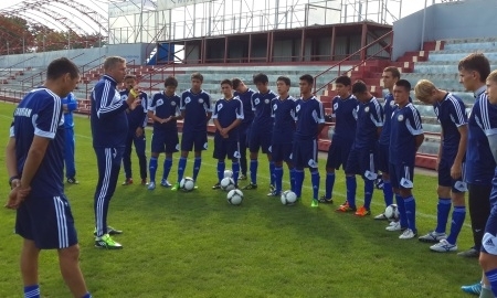 Юношеская сборная Казахстана (U-19) вылетела в Сербию для участия в отборочных матчах чемпионата Европы 