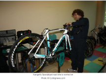 Фоторепортаж со сборки велосипедов «Астаны» на сезон — 2014