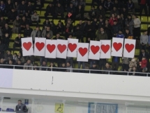 Предложение руки и сердца на матче «Барыс» — «Металлург»