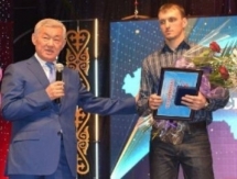 Алексею Полторанину в канун Дня Независимости вручили ключи от трехкомнатной квартиры