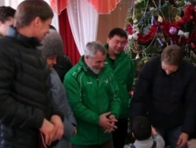 Видео посещения хоккеистами «Бейбарыса» детского дома