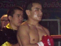 Боксерский бой между казахстанцем Жакияновым и чемпионом Европы Гуерфи перенесен