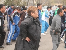 В Шымкенте чиновники отметили день здоровья массовой зарядкой 
