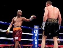 Экс-соперник Шуменова собрался драться с Мейвезером