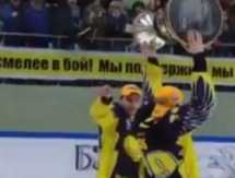 Видео с празднования хоккеистами «Сарыарки» чемпионского титула