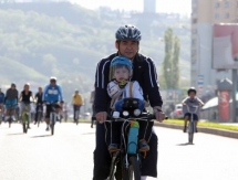 Более двух тысяч алматинцев приняли участие в велопробеге ко Дню победы