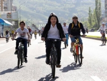 Более двух тысяч алматинцев приняли участие в велопробеге ко Дню победы