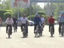 10-километровый велопробег посвятили празднику госслужащие в Таразе