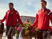 «Актобе» возложил цветы к обелиску славы на Вечном огне