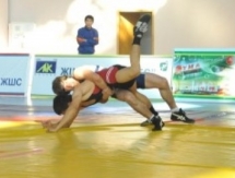 Молодые борцы выявляли сильнейших в Атырау