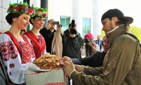 Фоторепортаж со встречи хоккейной сборной Казахстана в Минске