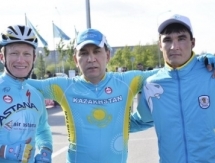 Сапиев проехал по трассе гонки чемпионата Азии на велосипеде, подаренном ему Винокуровым