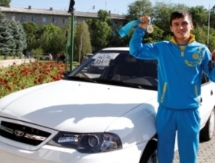 В Таразе чемпиону Мира по боксу среди военнослужащих вручили ключи от машины