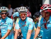 Александр Винокуров провел мастер-класс для юных велогонщиков Алматы