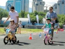 В Алматы прошел заезд юных велосипедистов