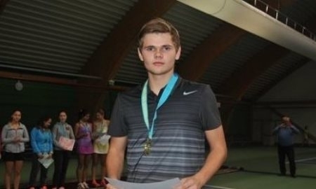 Хассанов вышел в 1/4 финала парного разряда турнира серии ITF в Астане