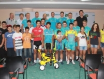 Винокуров и Нибали встретились с юными велогонщиками