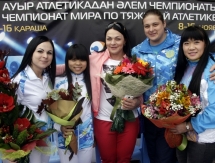 Алматинцы и звезды тяжелой атлетики состязались в поднятии чемпионской штанги 