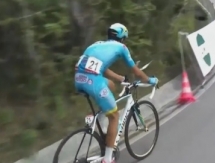 Видео финиша 16-го этапа «Вуэльты» с участием гонщиков «Астаны»