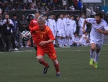 В Усть-Каменогорске госслужащие сыграли в футбол со звездами казахстанской эстрады