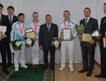 Аким Акмолинской области вручил денежные премии юным олимпийцам и их тренерам