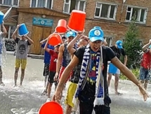 Фанаты «Казцинк-Торпедо» приняли вызов «Сокола» в Ice Bucket Challenge