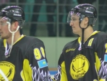 «Сарыарка» потерпела первое поражение в сезоне ВХЛ в игре с «Нефтяником»