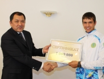 Аким ЗКО вручил по миллиону тенге чемпионам Азиатских игр в Инчхоне 
