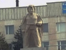 Уродливый памятник легендарному Мустафе Озтюрку обещают заменить