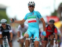 Нибали выставил на благотворительном аукционе кроссовки с подиума «Тур де Франс»