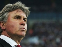 Гус Хиддинк отказался от Вирджила ван Дейка и Эрика Питерса перед игрой с Казахстаном