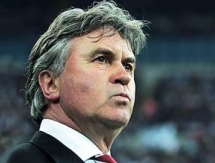 Гус Хиддинк: «Поговорю с ван Перси и Хунтеларом о случившемся в матче с Казахстаном»