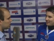 Хоккеисты «Снежных Барсов» поздравили Алексея Колпакова с днем рождения во время интервью