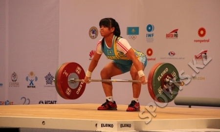 Зульфия Чиншанло — вторая после рывка на чемпионате Мира